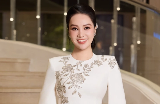 Á hậu Thụy Vân chia sẻ lý do giấu kín hình ảnh con suốt nhiều năm