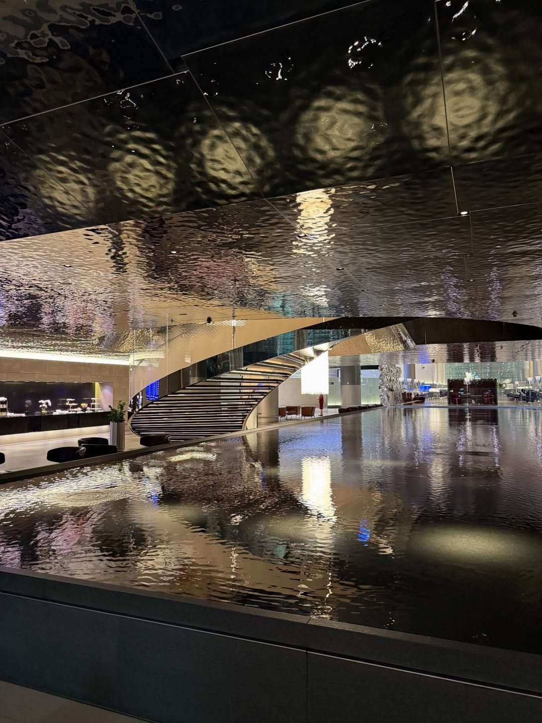 Á hậu Vũ Thúy Quỳnh công khai khoảnh khắc xuất ngoại cực tình với thiếu gia Đức Phạm