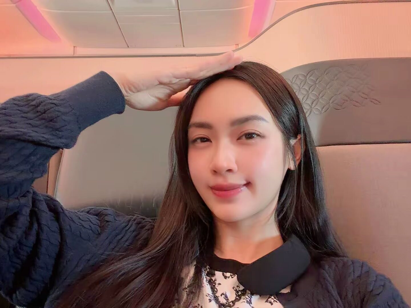 Á hậu Vũ Thúy Quỳnh công khai khoảnh khắc xuất ngoại cực tình với thiếu gia Đức Phạm