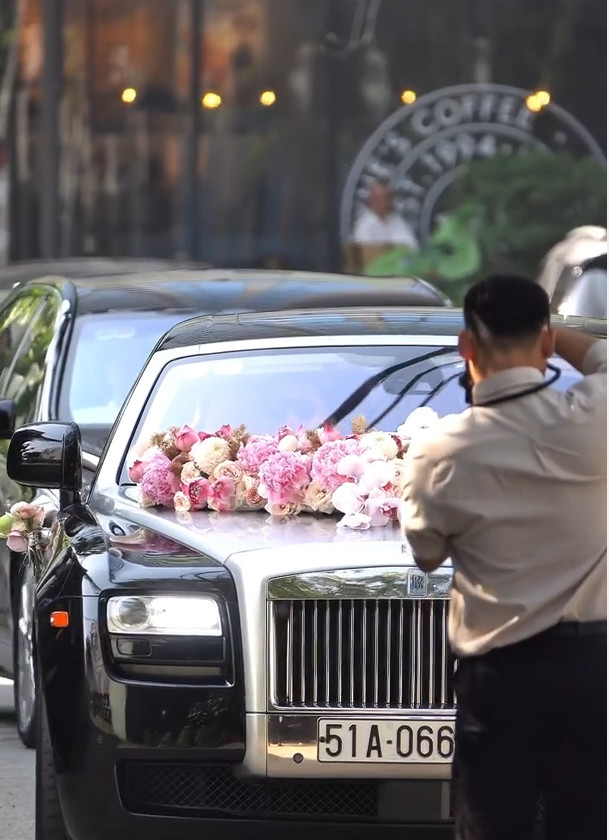 Cận cảnh sính lễ hoành tráng chú rể ngoại quốc mang đi hỏi cưới Tiên Nguyễn