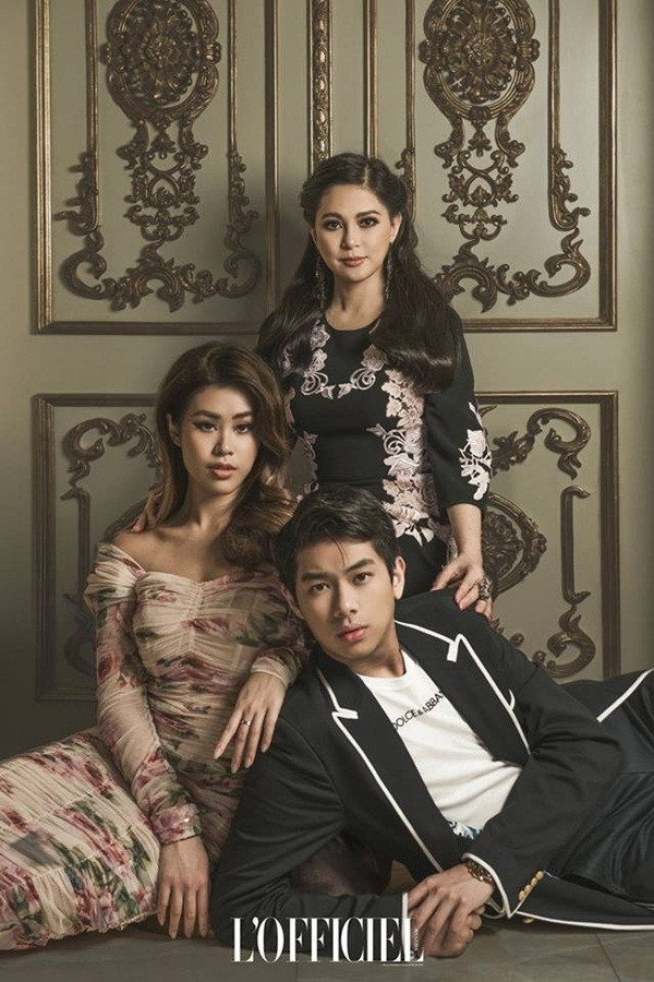 Em trai Tiên Nguyễn hiếm hoi xuất hiện để lộ thái độ lạ với anh rể người ngoại quốc