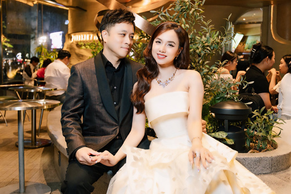 Hoa khôi Tây Đô sau 21 năm đăng quang có hạnh phúc viên mãn bên chồng - đạo diễn trăm tỷ - Ảnh 7.