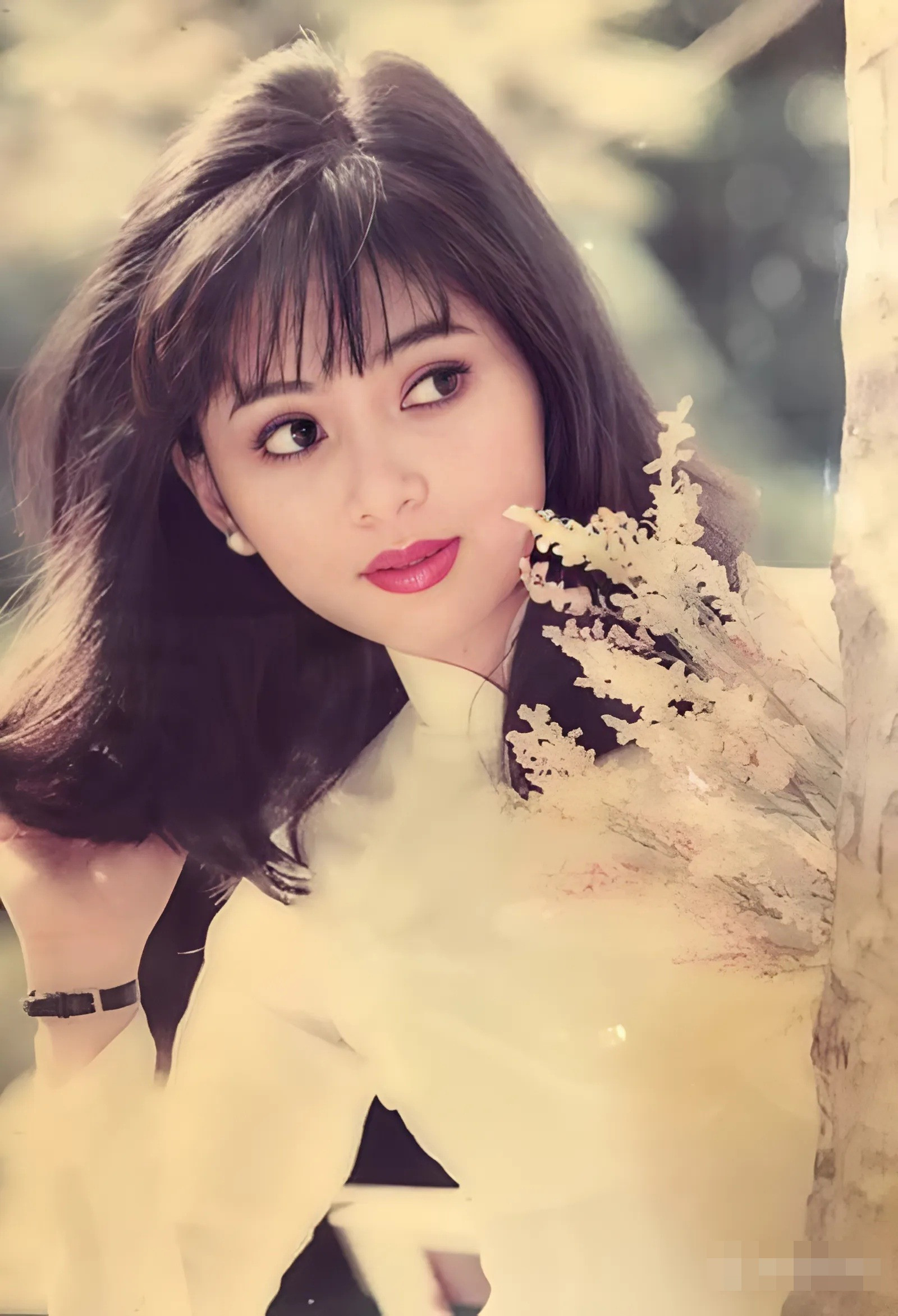 Mẹ ruột Tiên Nguyễn sang chảnh ở hôn lễ con gái nhan sắc tuổi U60 nhiều người nể