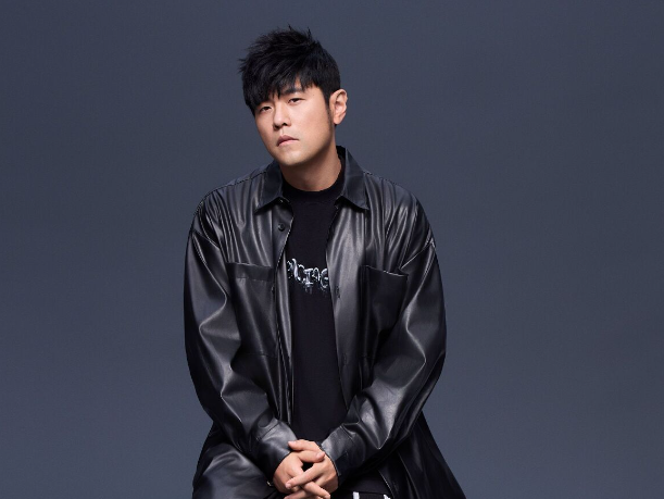 Tiết lộ căn bệnh hành hạ khiến Châu Kiệt Luân đau dữ dội, không thể tự đi lại - Ảnh 1