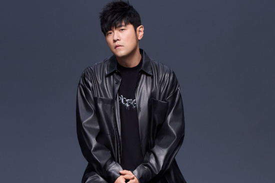 Tiết lộ căn bệnh hành hạ khiến Châu Kiệt Luân đau dữ dội, không thể tự đi lại