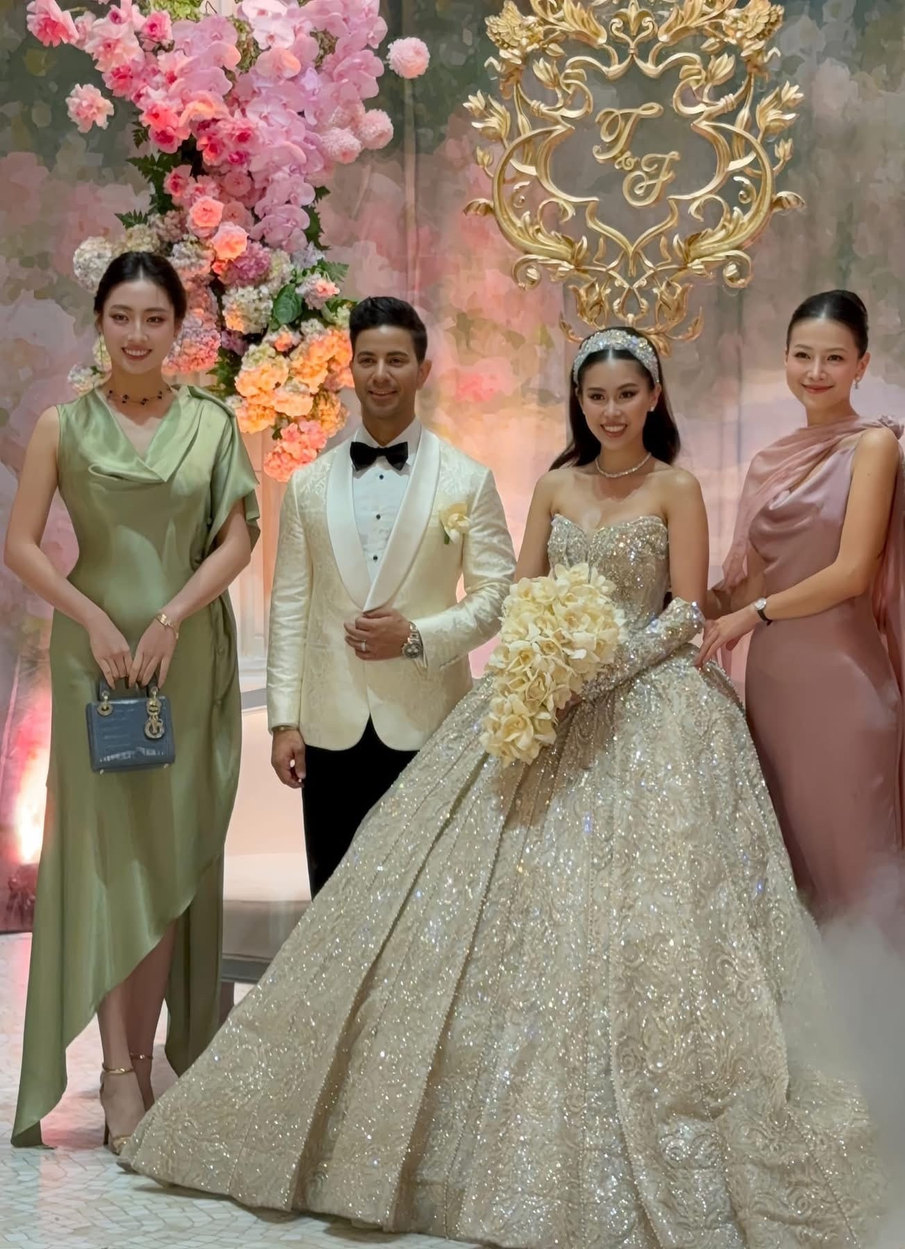 3 ca sĩ đình đám hát trong đám cưới Tiên Nguyễn là những ai