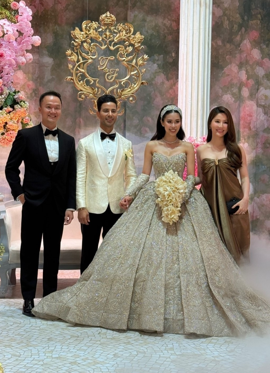 3 ca sĩ đình đám hát trong đám cưới Tiên Nguyễn là những ai