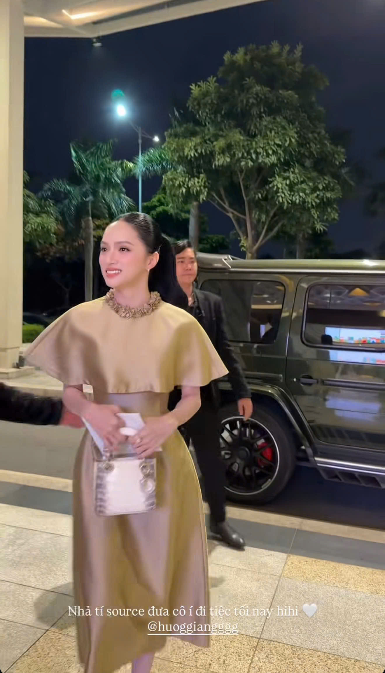 Đặng Thu Thảo Hương Giang đụng hàng túi xách gần 1 tỷ đồng tại đám cưới Tiên Nguyễn