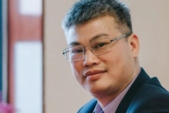 Giáo sư trẻ nhất NEU năm 2025: Từ cựu sinh viên đến vị trí Viện trưởng, đã học Tiến sĩ ở Mỹ, sở hữu đến 5 bằng sáng chế độc quyền