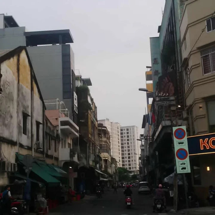 Giới trẻ 'đu trend' mua iphone 5 cũ giá rẻ để chụp những bức hoài cổ - 2