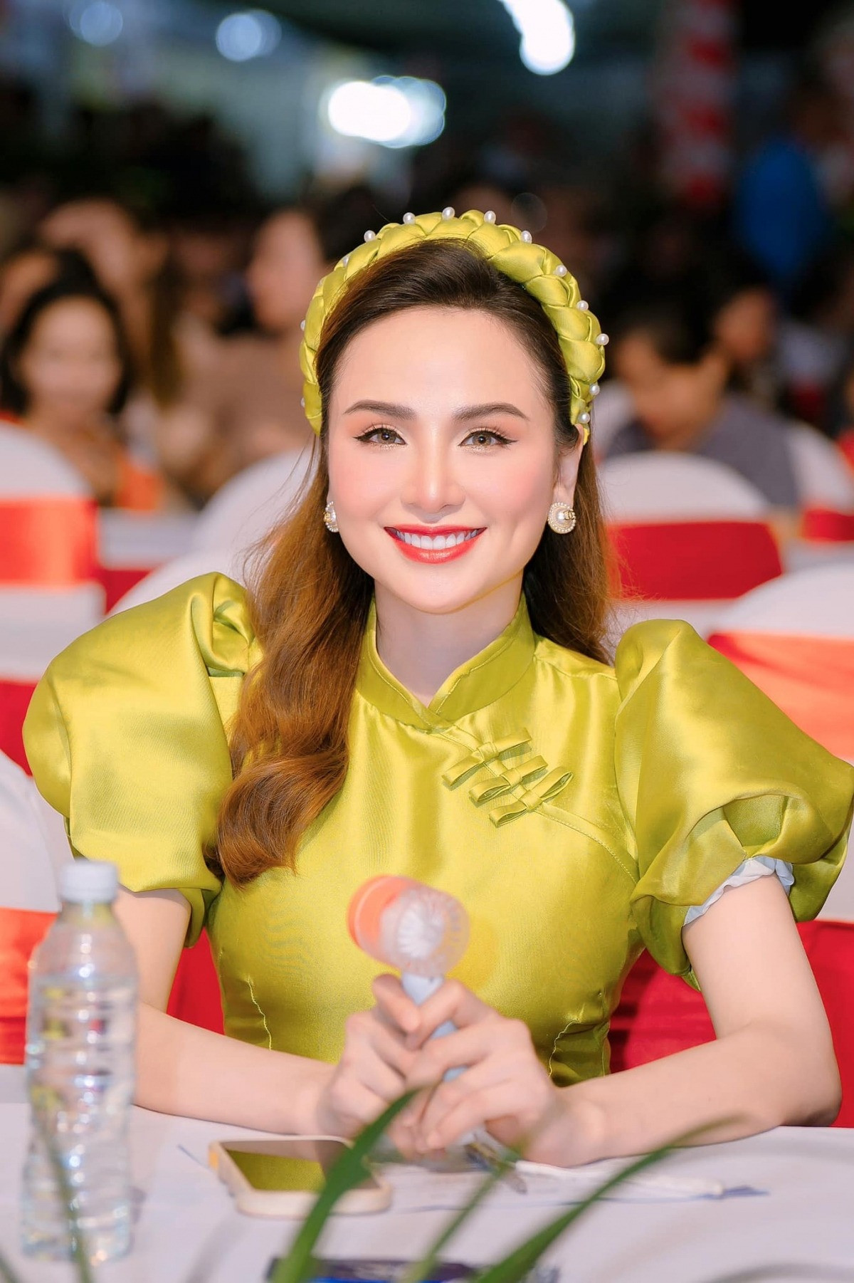 Hoa hậu Vbiz lấy lại vóc dáng sau khi sinh được 2 tuần nhan sắc khiến ai cũng trầm trồ