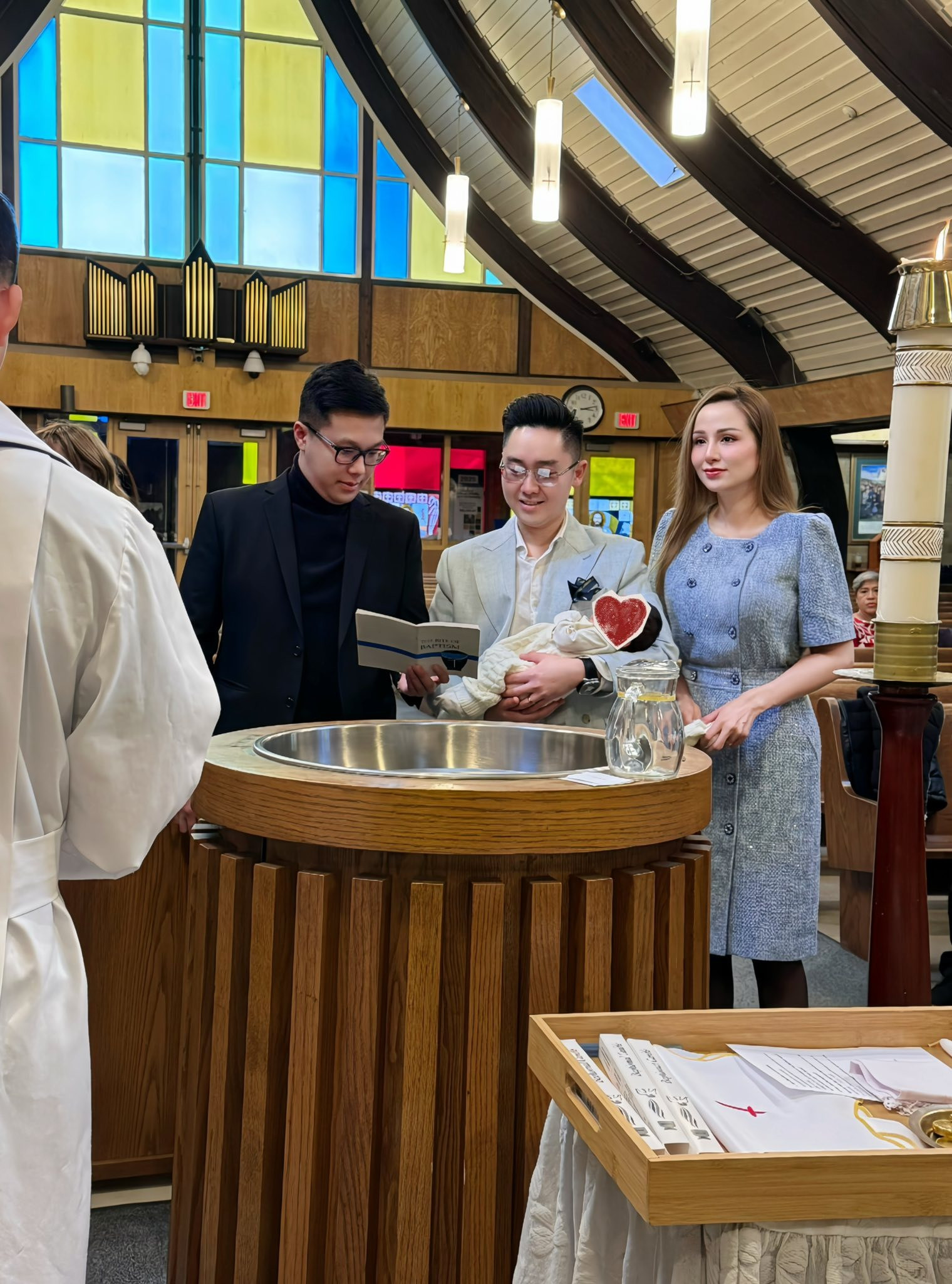 Hoa hậu Vbiz lấy lại vóc dáng sau khi sinh được 2 tuần nhan sắc khiến ai cũng trầm trồ