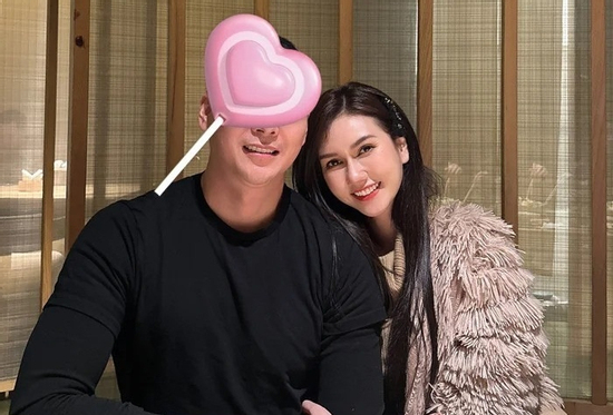 Không còn giấu giếm, Hương Giang liên tục công khai hình ảnh ông xã