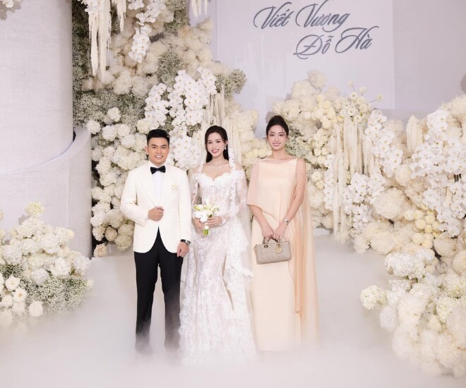 Lương Thùy Linh diện cây đồ hơn nửa tỷ sang chảnh chưa từng thấy tại đám cưới con gái tỷ phú