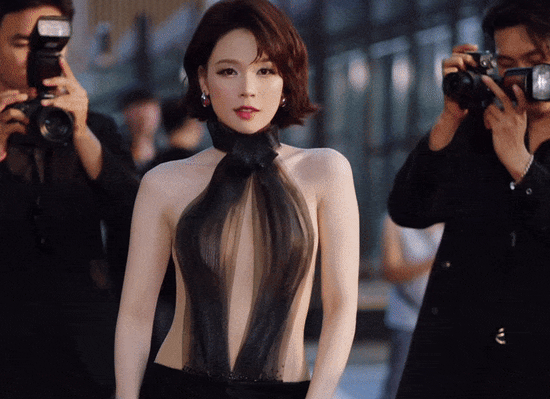 Sam hở bạo nhất từ trước đến nay, không còn nhận ra 'mẹ bỉm'