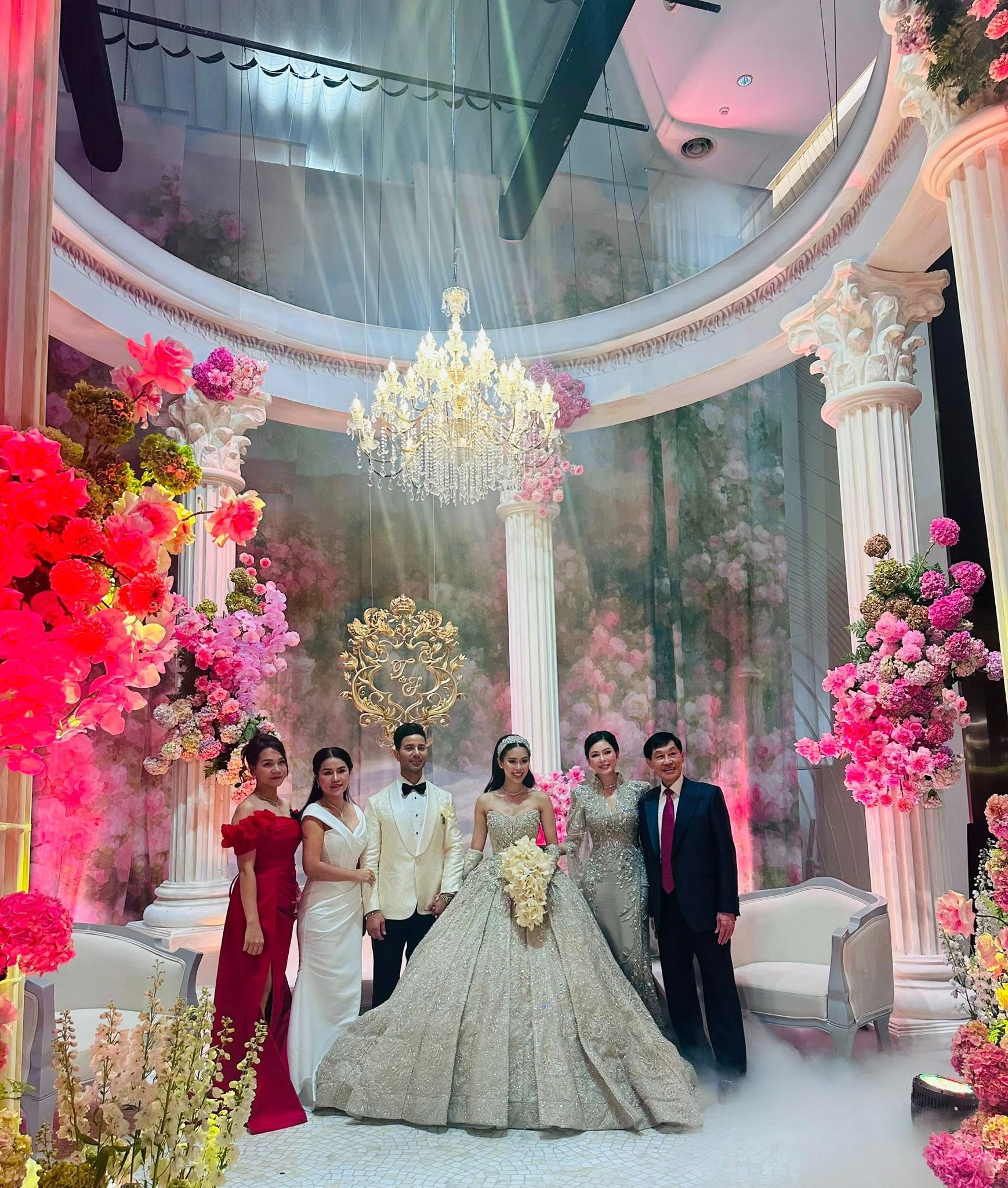 Thực đơn trong đám cưới Tiên Nguyễn đọc menu đã thấy siêu đắt tiền