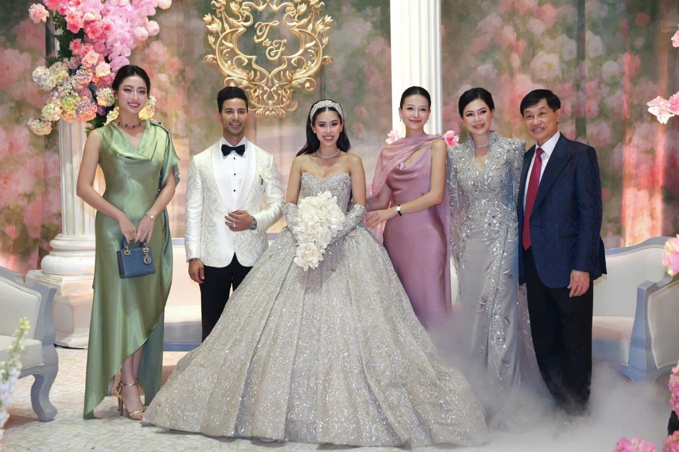 Thực đơn trong đám cưới Tiên Nguyễn đọc menu đã thấy siêu đắt tiền