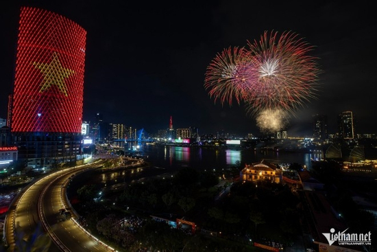 TPHCM bắn pháo hoa tại 4 điểm chào đón năm mới 2026