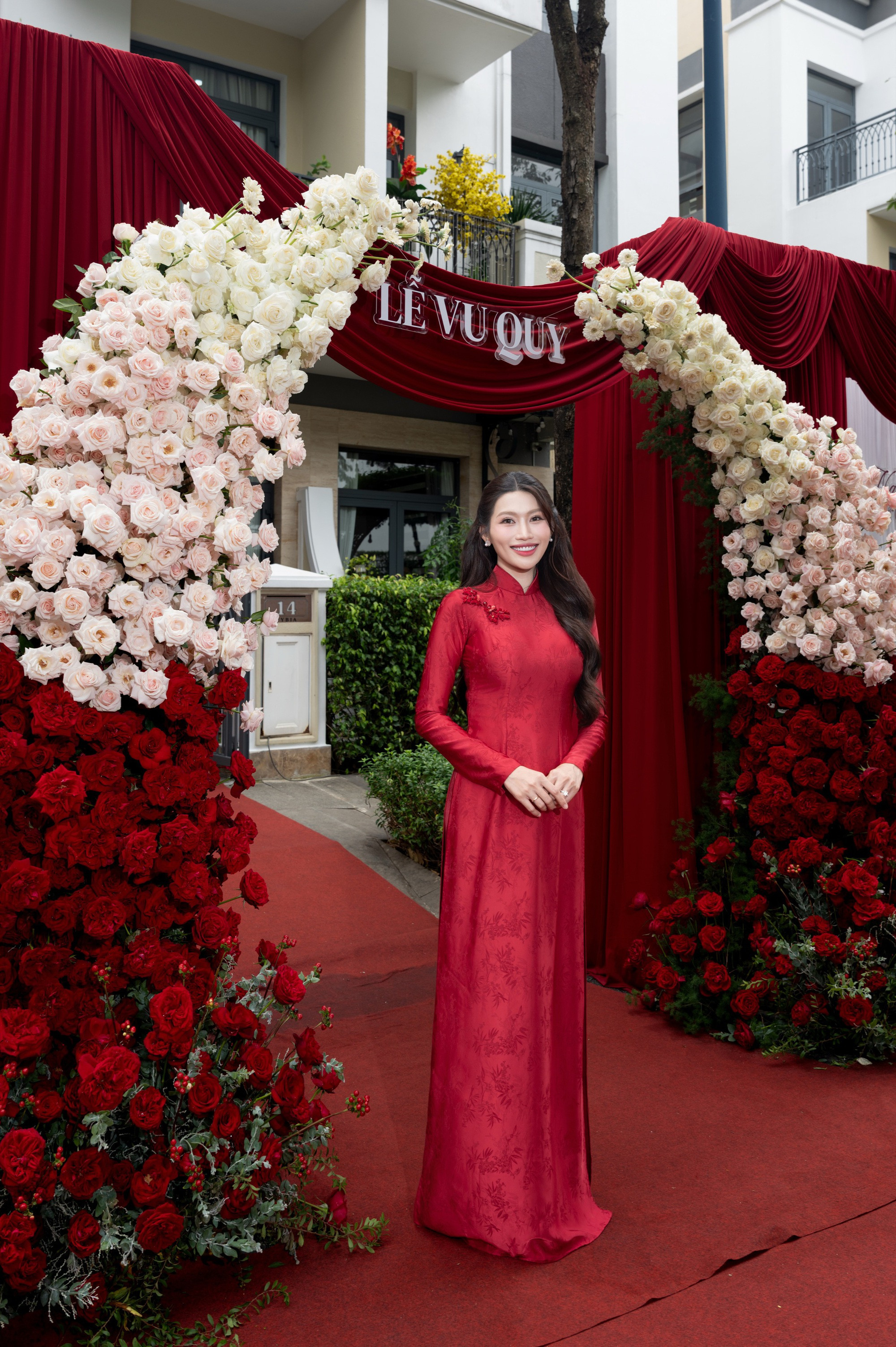 Á hậu đình đám Vbiz thông báo có tin vui sau 1 tháng kết hôn