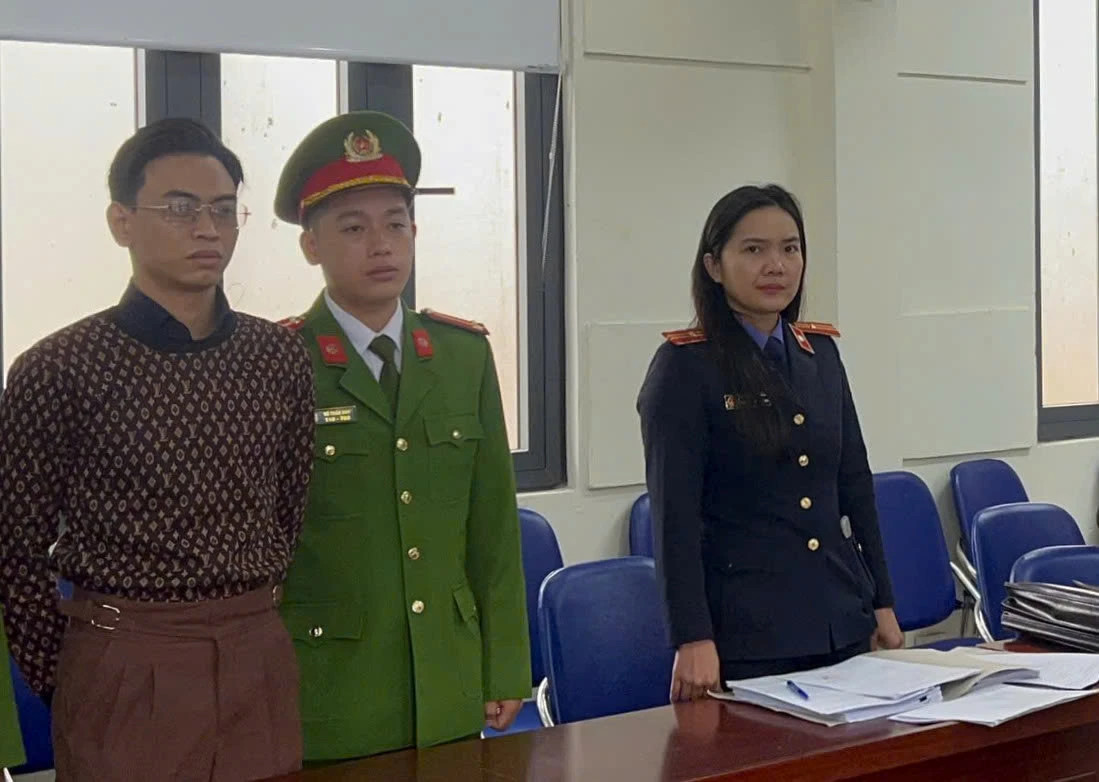 Bắt giam &apos;tổng tài&apos; chỉ đạo đánh người ở quán cà phê Hà Nội