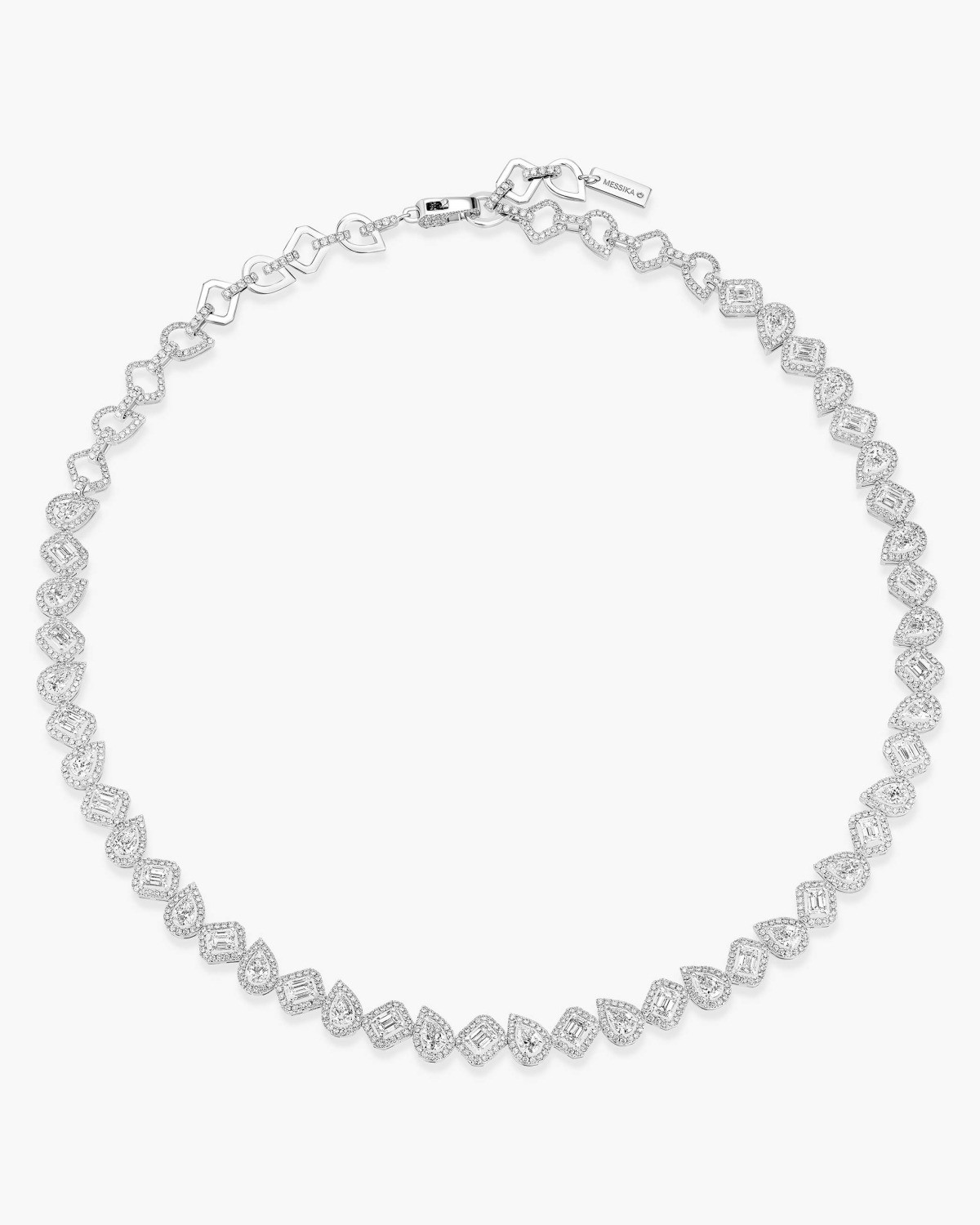 Bộ trang sức kim cương giá trị Tiên Nguyễn đeo trong hôn lễ