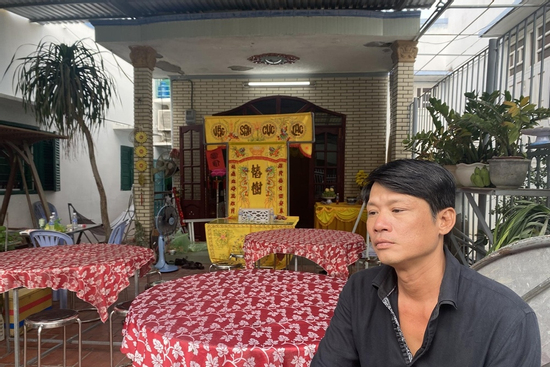 Con trai của Thương Tín đau buồn về chịu tang cha