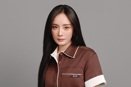 Dương Mịch hợp tác với thương hiệu thời trang nổi tiếng Prada khiến dân tình gây sốt