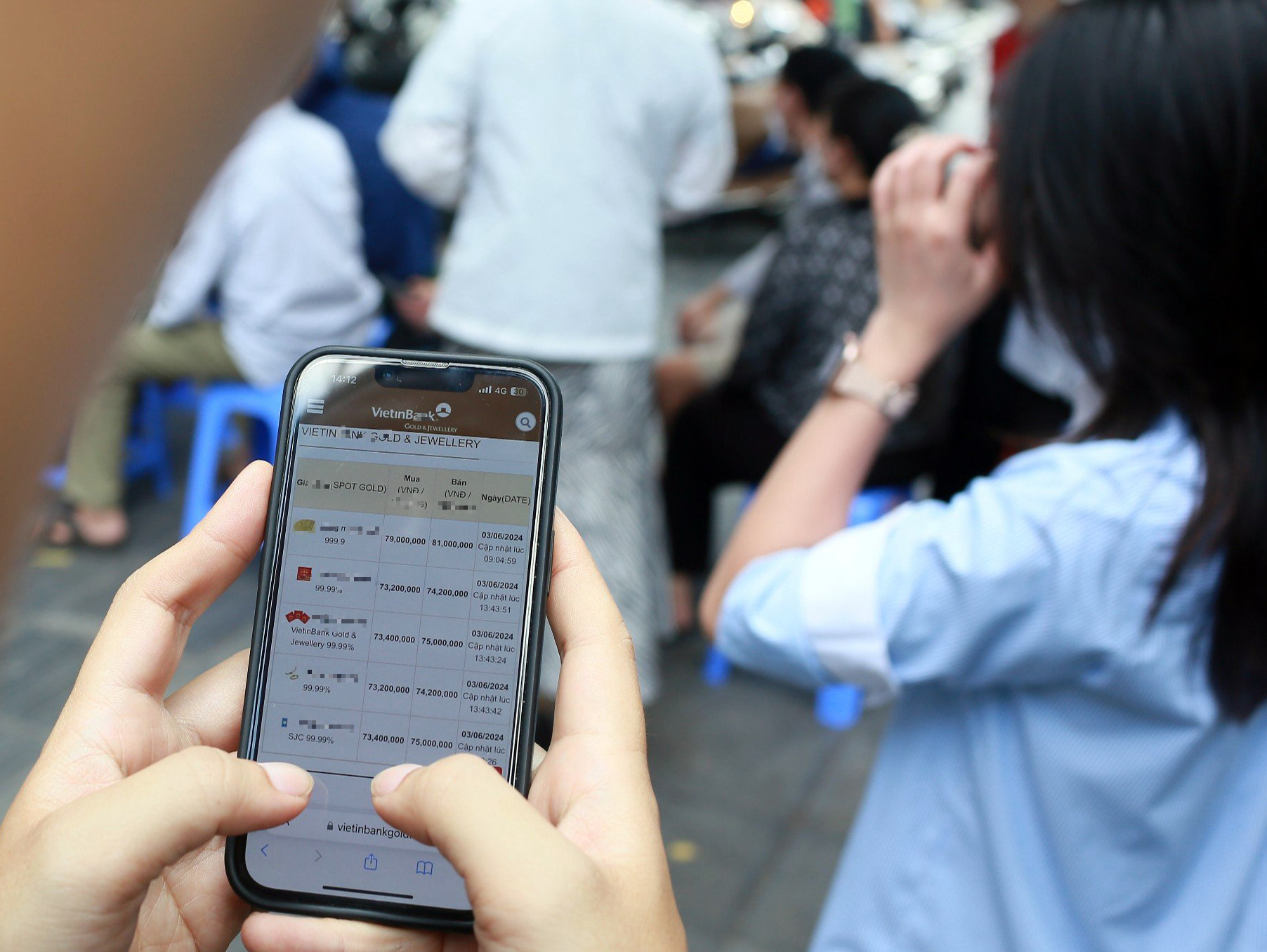 Người dùng chia sẻ kinh nghiệm tránh ngân hàng thu phí tài khoản không đủ số dư tối thiểu - Ảnh 2.