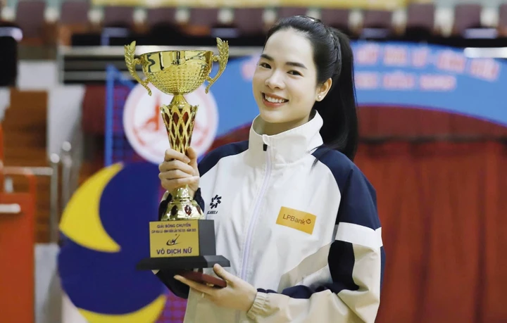 Lê Thanh Thuý hiện thi đấu cho câu lạc bộ Ninh Bình, sở trường là vị trí phụ công.