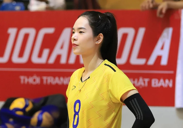 Năm 2014, Lê Thanh Thuý khi đó mới 19 tuổi, được bình chọn là hoa khôi của giải bóng chuyền nữ VTV Cup.