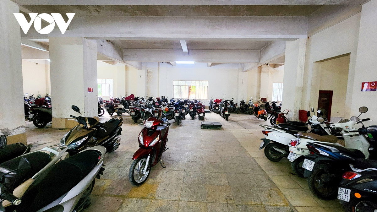 nhieu ham chung cu o ha noi chi nhan gui xe dien, chua co cho sac vi lo chay no hinh anh 15