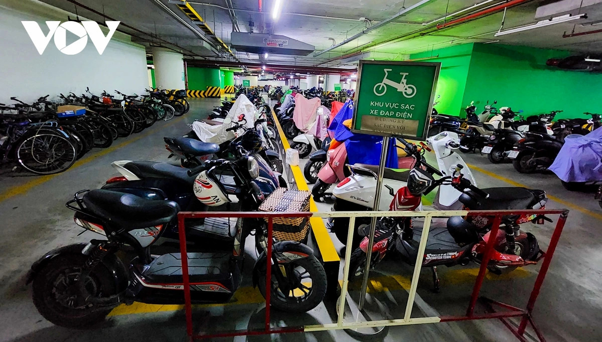 nhieu ham chung cu o ha noi chi nhan gui xe dien, chua co cho sac vi lo chay no hinh anh 9