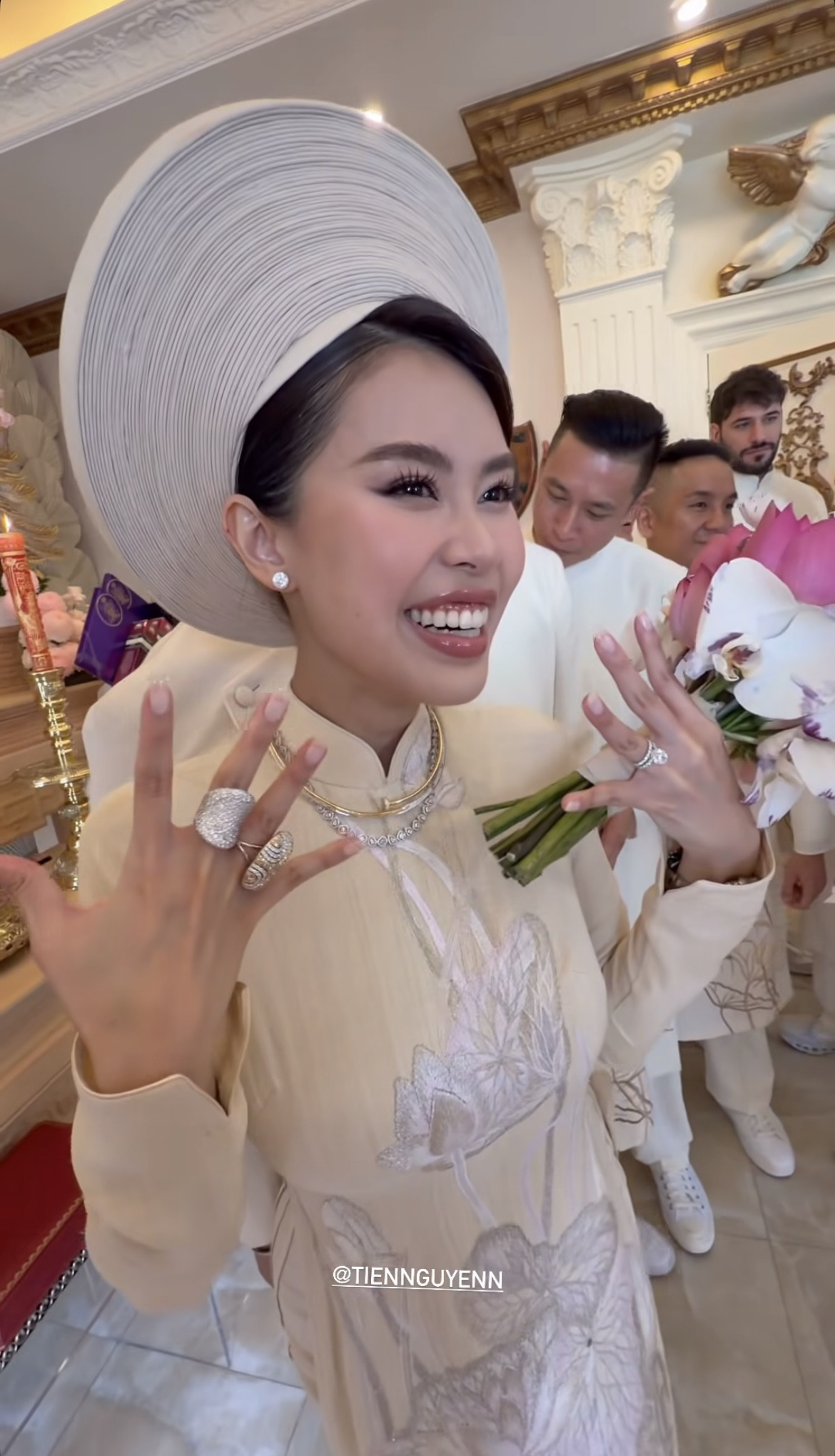 Tiên Nguyễn khoe chồng theo cách đặc biệt sau siêu đám cưới