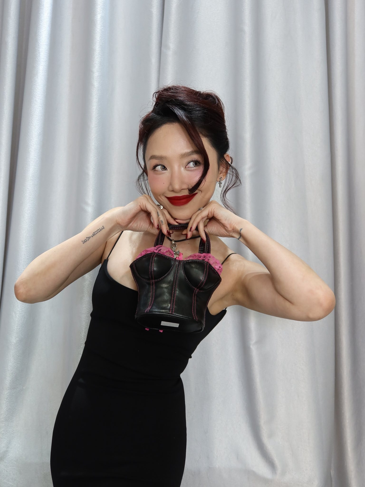 Tóc Tiên khoe loạt ảnh gợi cảm và động thái của ông xã Touliver