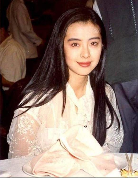 'Đệ nhất mỹ nhân Hong Kong' Vương Tổ Hiền 'gây sốc' khi khoe mặt mộc trong dịp sinh nhật tuổi 58 - Ảnh 2