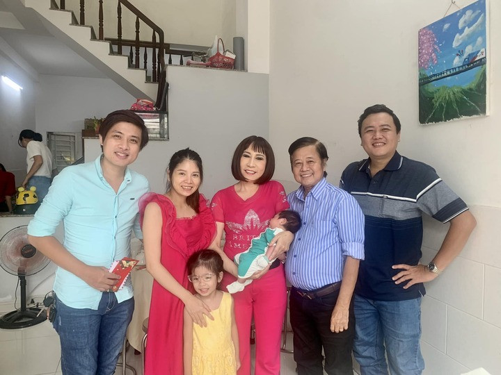 Nhạc sĩ bên vợ và con cháu.