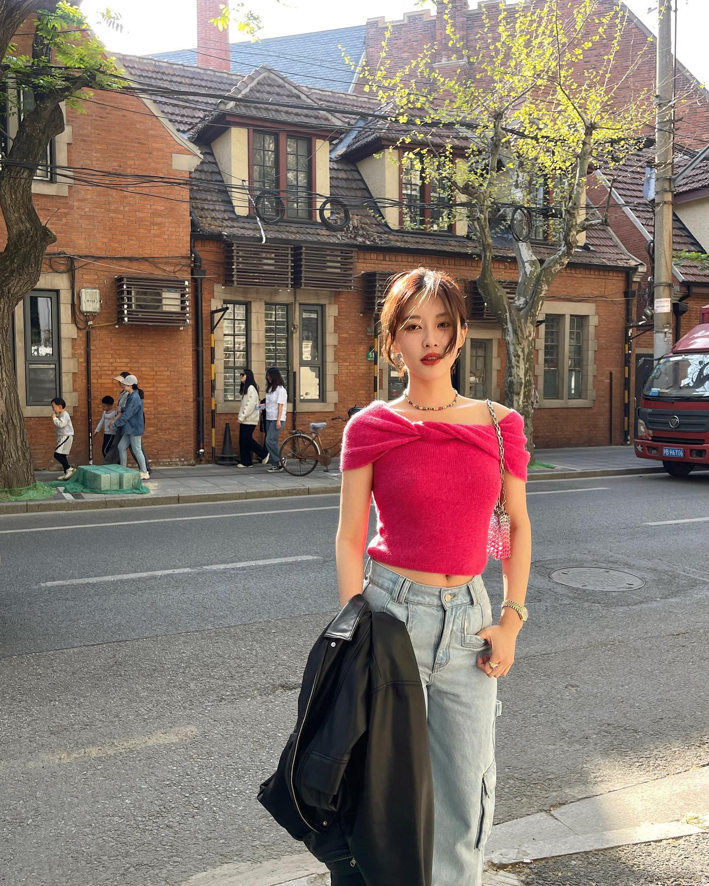 10 cách mặc đồ màu sắc nổi bật nhưng không