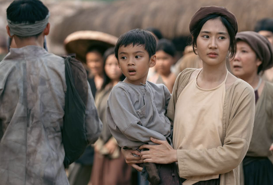 'Đèn âm hồn' gây bão phòng vé sau loạt tranh cãi, đạo điễn Hoàng Nam hé lộ điều không ai ngờ