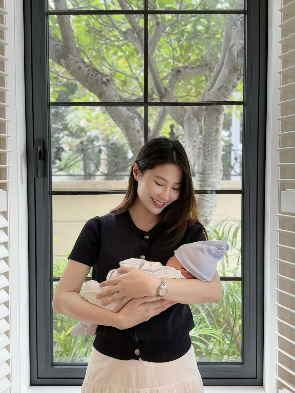 Lộ sắc vóc Diễm My 9X sau khi sinh con đầu lòng - Ảnh 1.