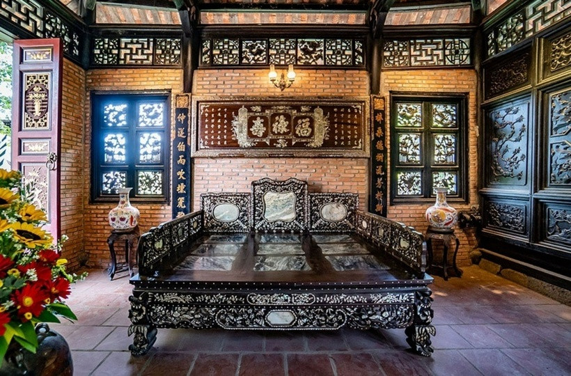 Hầu hết nội thất được Hoàng Mập sưu tầm từ nhiều nơi, bày trí đúng phong cách nhà cổ.