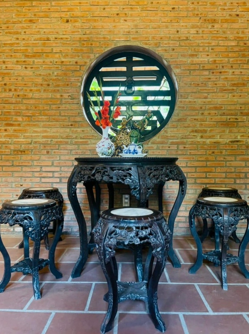 Chính thức được đưa vào sử dụng hồi giữa tháng 8/2017, cơ ngơi này có 2 cổng lớn rất kiên cố và bề thế, cùng nhiều gian nhà liền kề.