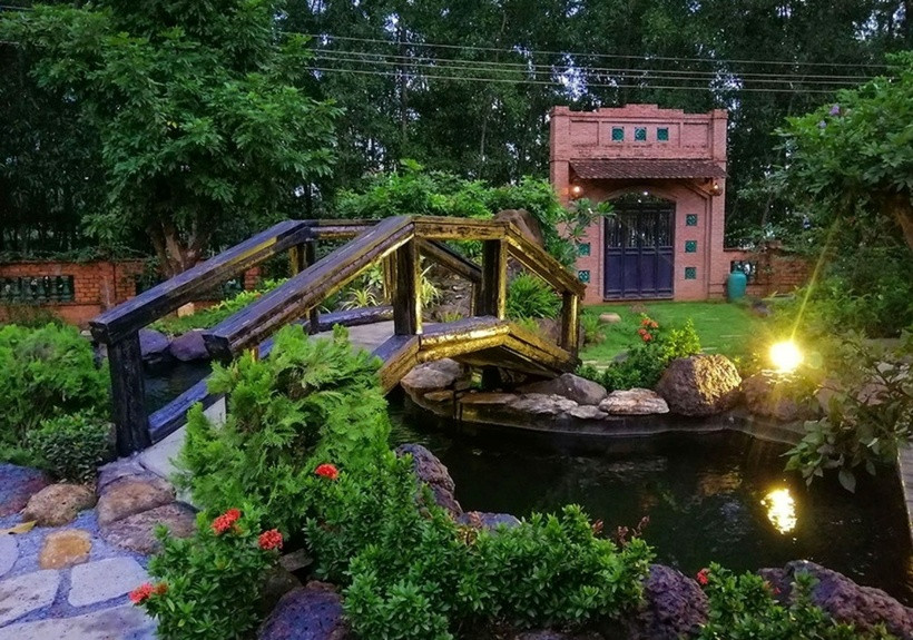 Hoàng Mập cho biết anh bắt tay xây nhà từ năm 2015, đến năm 2017 mới hoàn thành. Dù vậy, trong 3 năm, anh vẫn tiếp tục hoàn thiện tất cả hạng mục.