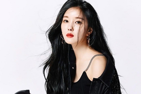 Mỹ nhân gây ngạc nhiên khi kết hôn ngoài giới