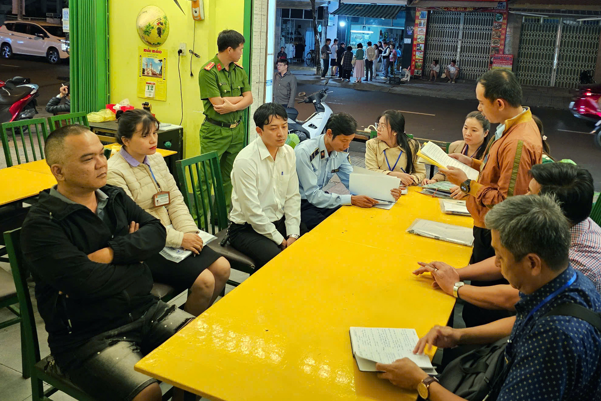 Nha hang 2.jpg