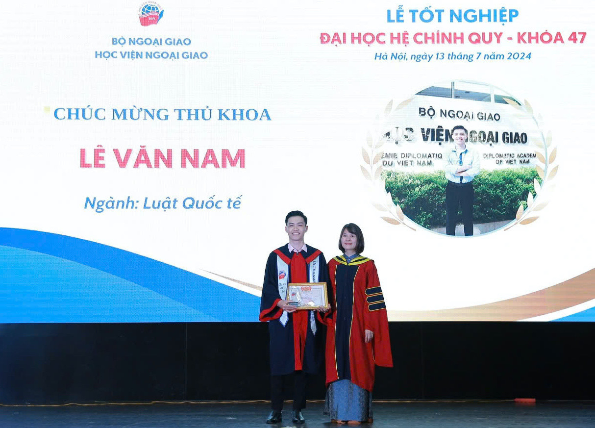 Lê Văn Nam trong lễ tốt nghiệp. (Ảnh: NVCC)