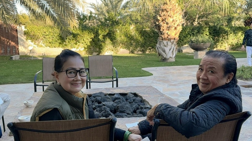 NSƯT Bảo Quốc sinh năm 1949, quê Tây Ninh. Ông là con thứ sáu trong gia đình 10 người con. Cha ông là Lư Hòa Nghĩa, nghệ danh Năm Nghĩa - một nghệ sĩ cải lương có tiếng tại miền Nam thời bấy giờ. Trong khi đó, mẹ ông là Nguyễn Thị Thơ - tức