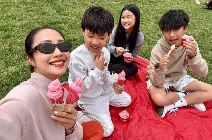 Ốc Thanh Vân đưa các con sang Autralia.