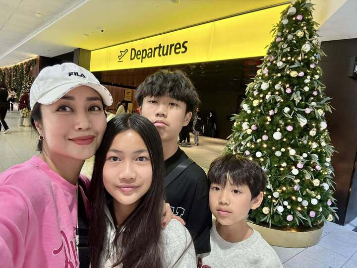 Ốc Thanh Vân quyết định đưa các con về Việt Nam.