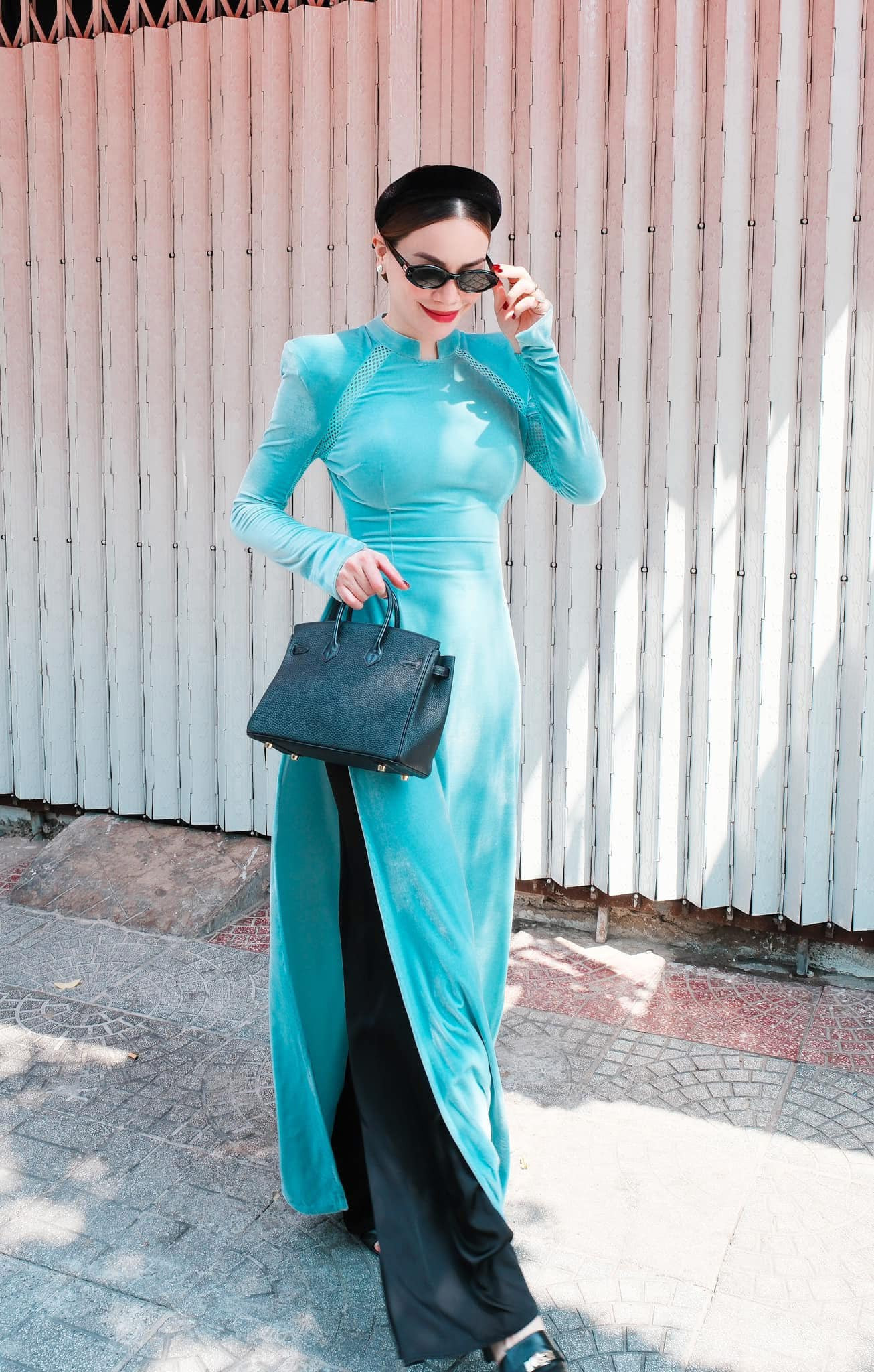 Hồ Ngọc Hà hóa 'mợ chảnh' khi diện áo dài xách túi nửa tỷ du xuân - Ảnh 2.