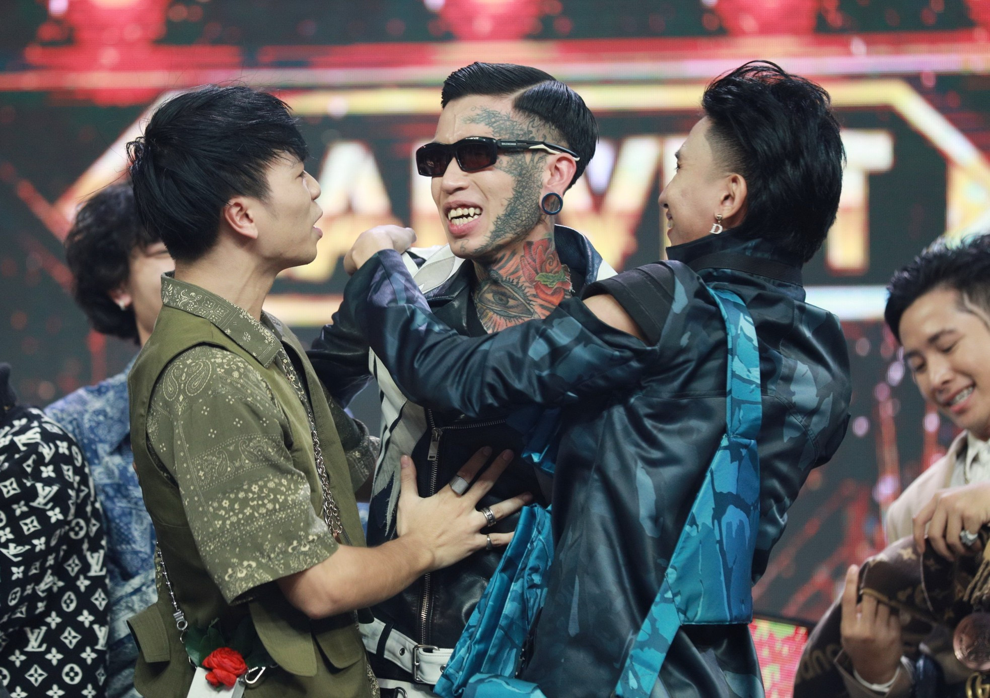 Cái kết đắng cho quán quân Dế Choắt ảnh 1